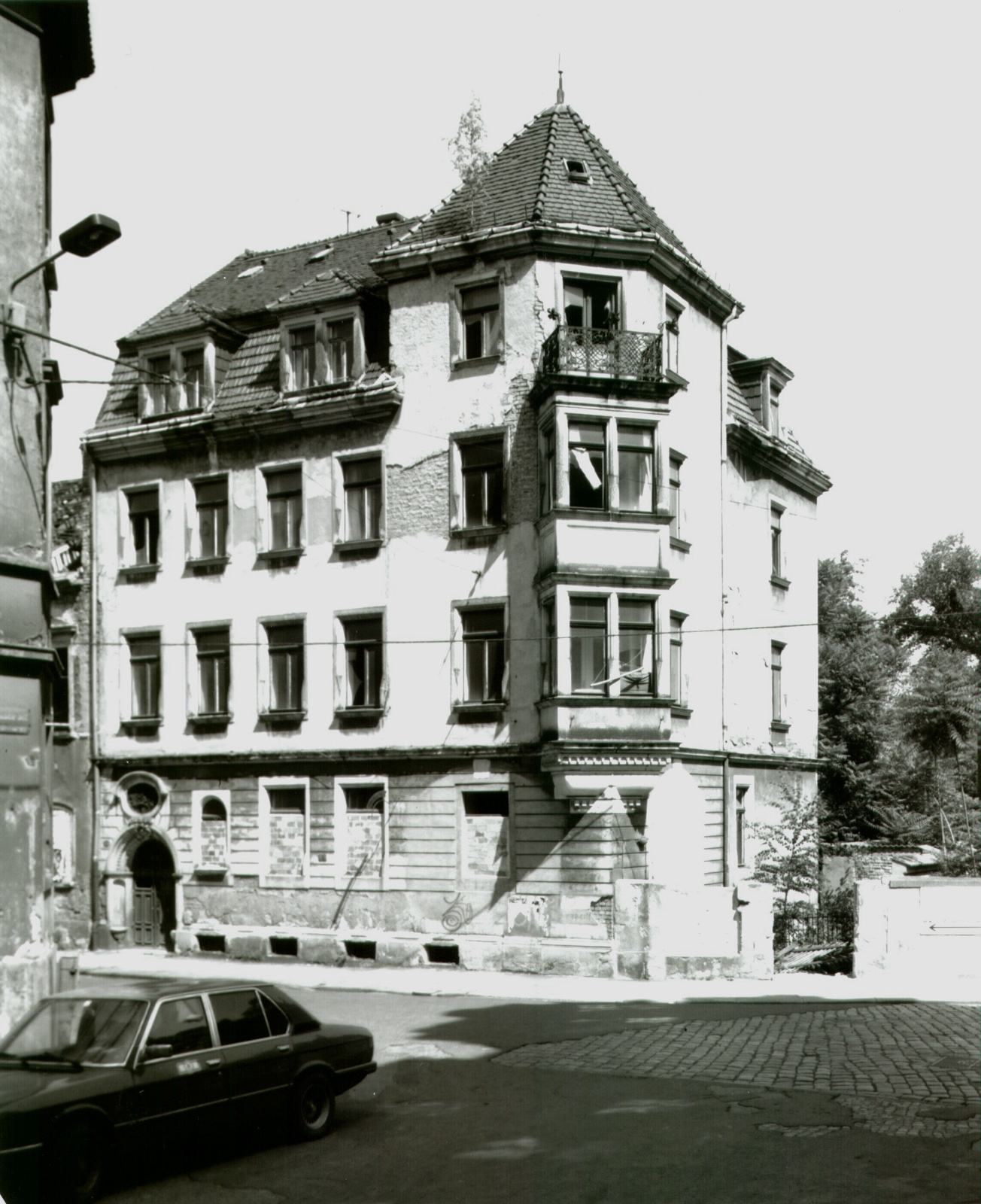 Die Prießnitzstraße 18 vor der Sanierung um 1996